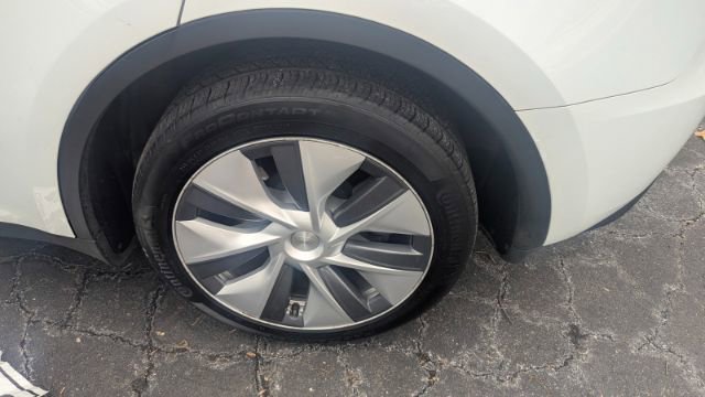 Used 2023 Tesla Model Y Long Range image 10