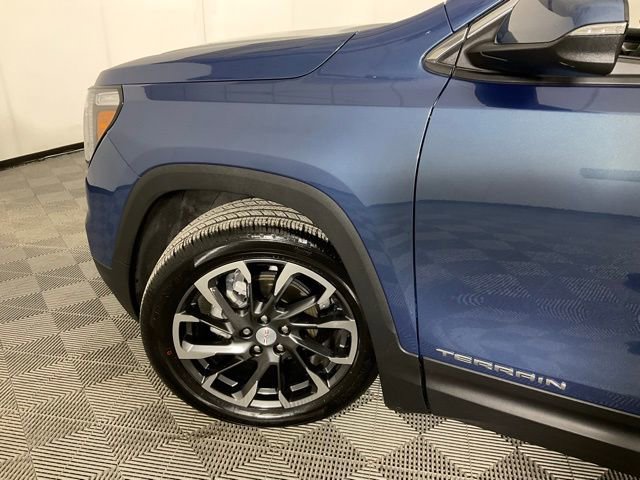 Used 2024 GMC Terrain SLT image 38