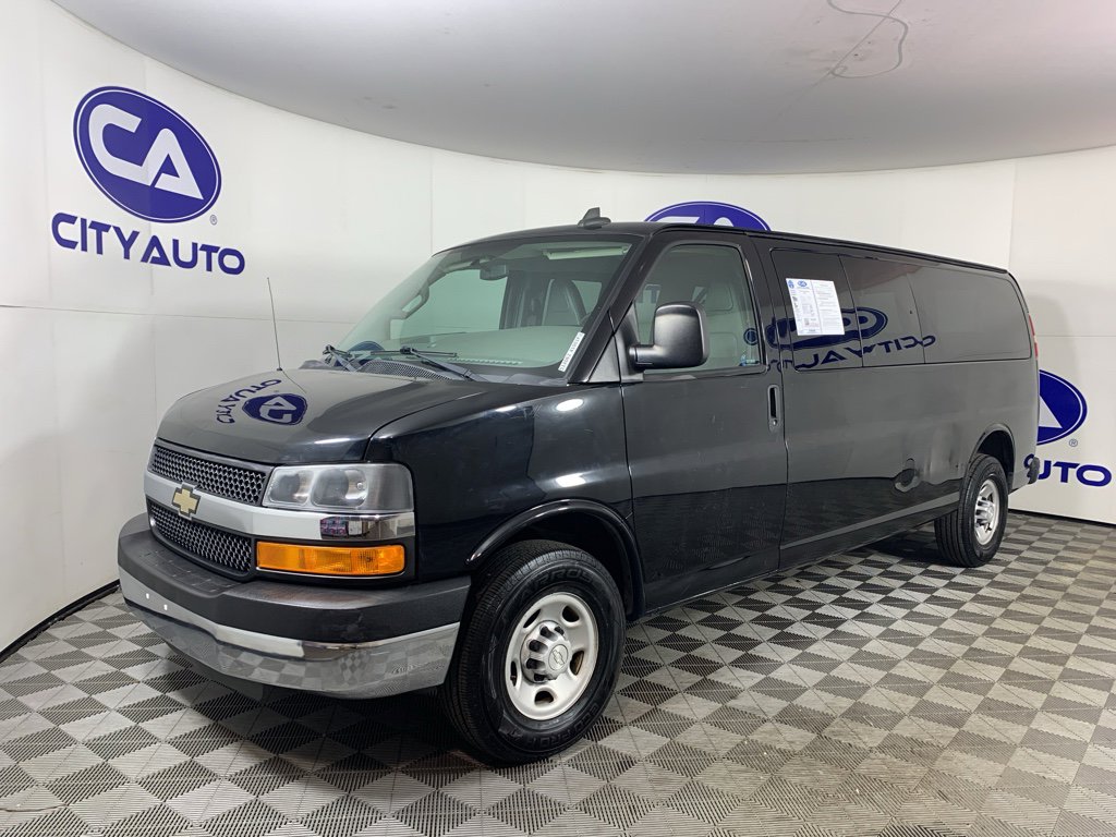 Used 2016 Chevrolet Express 3500 LS w/ Chrome Appearance Package image 7