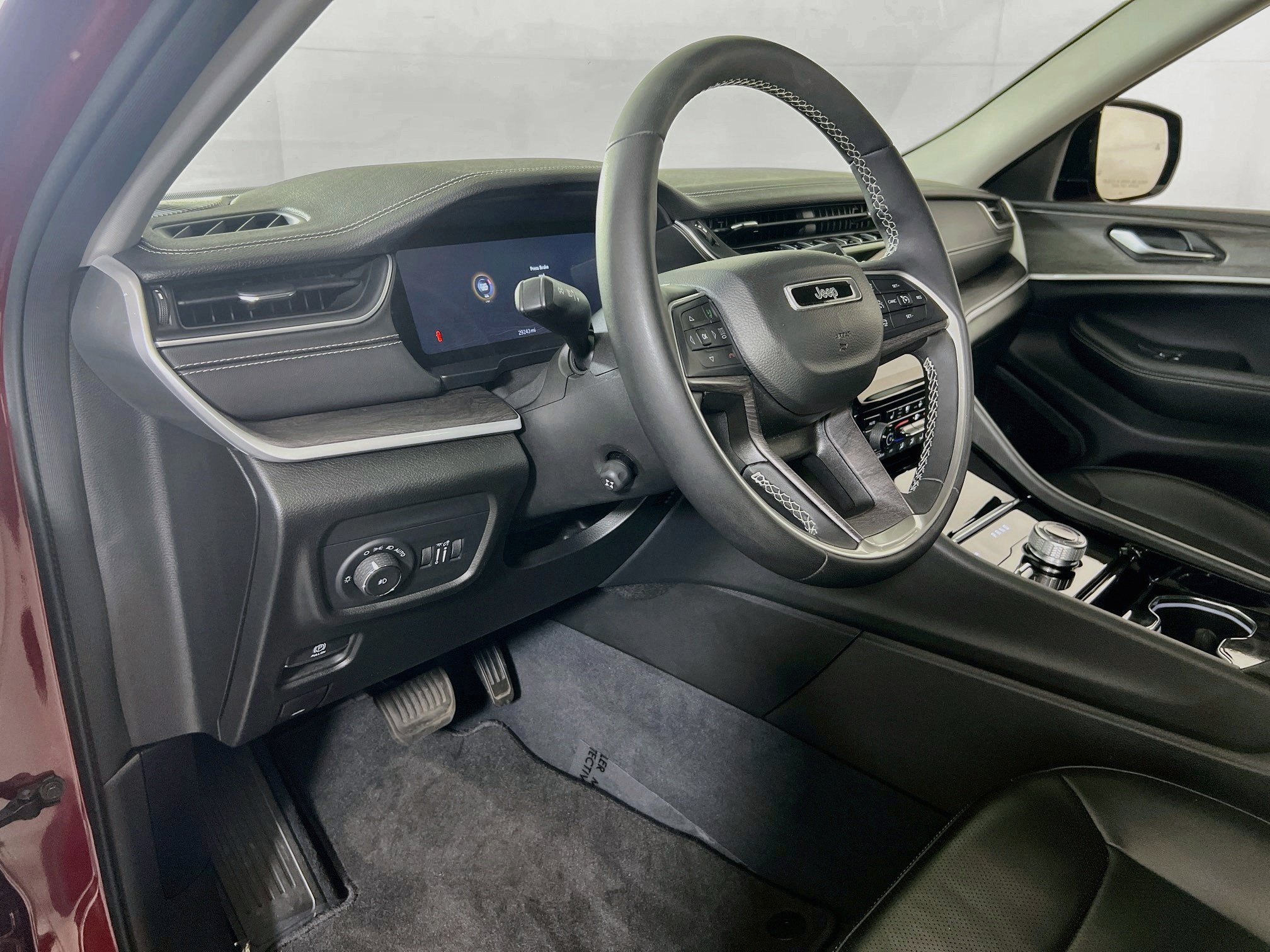 Used 2023 Jeep Grand Cherokee L Limited w/ Luxury Tech Group II AWD/4WD image 9