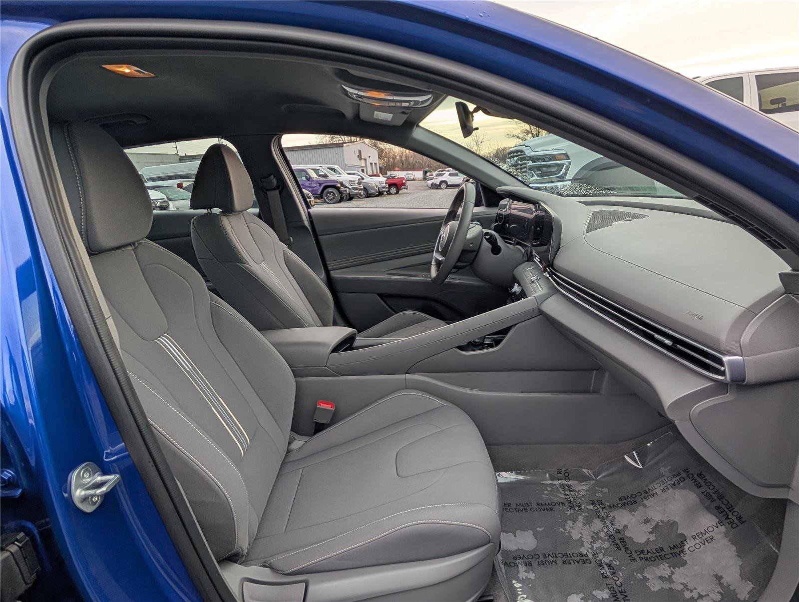 Used 2023 Hyundai Elantra SEL w/ Convenience Package image 10