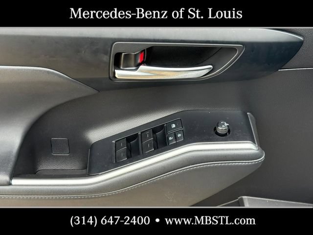 Used 2022 Toyota Highlander XLE FWD image 18