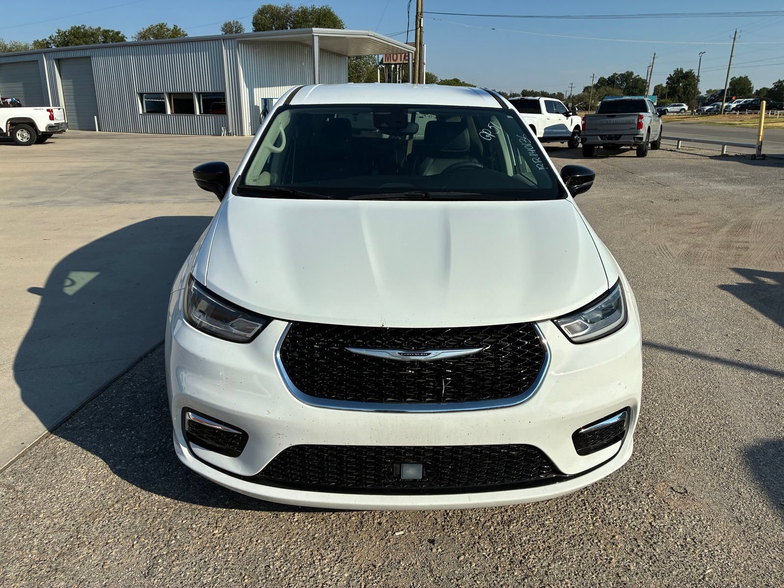 Used 2024 Chrysler Pacifica Touring-L FWD image 13