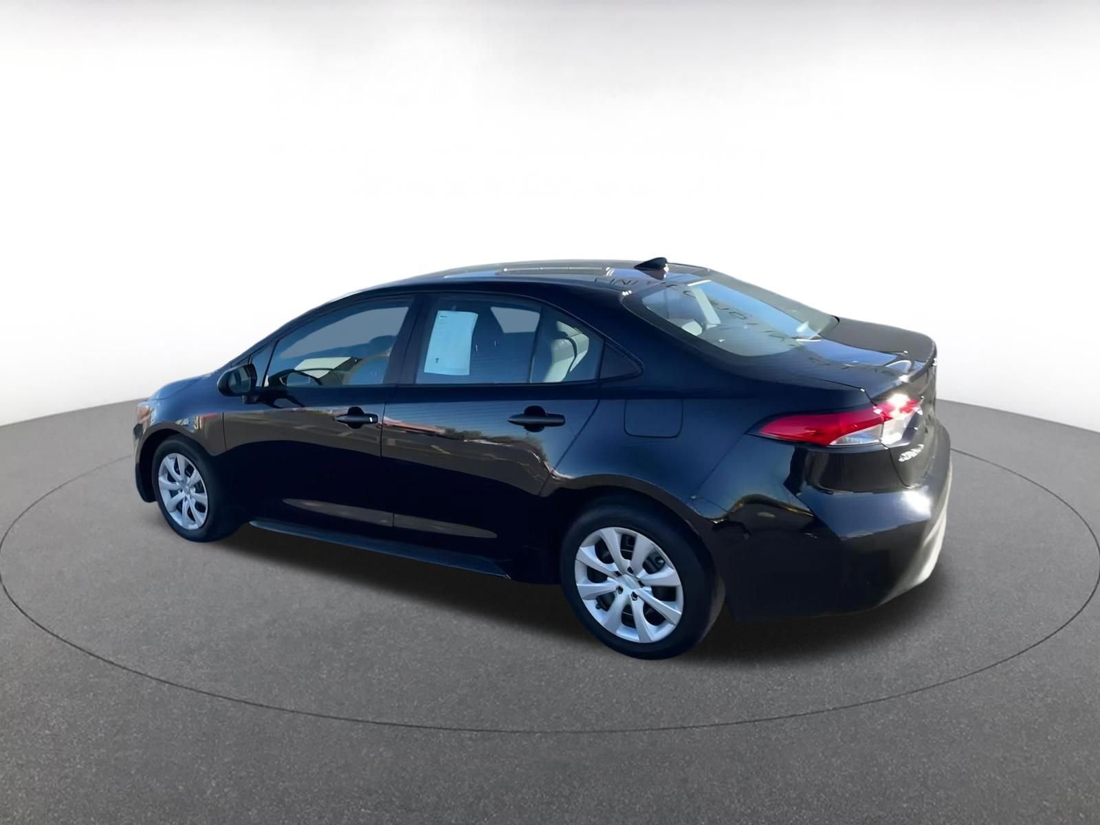 Used 2025 Toyota Corolla LE image 9