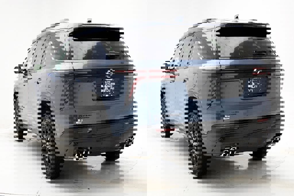 Used 2024 Chevrolet Traverse LT w/ Midnight/Sport Edition image 7