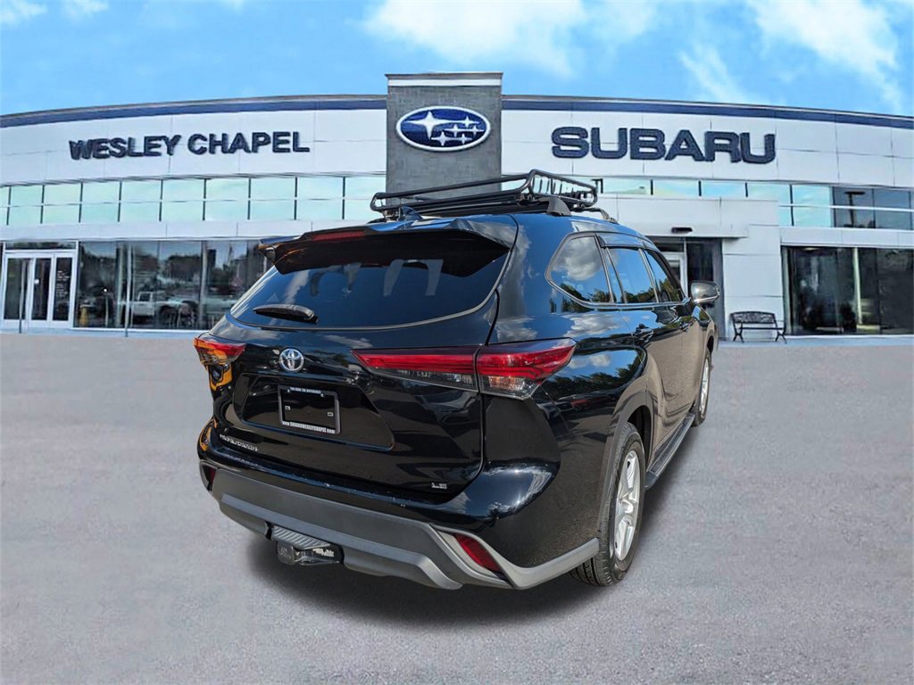 Used 2020 Toyota Highlander LE image 5