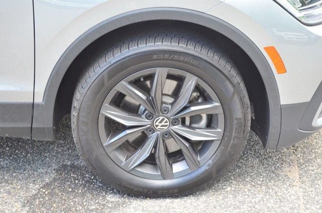 Used 2024 Volkswagen Tiguan SE AWD/4WD image 10