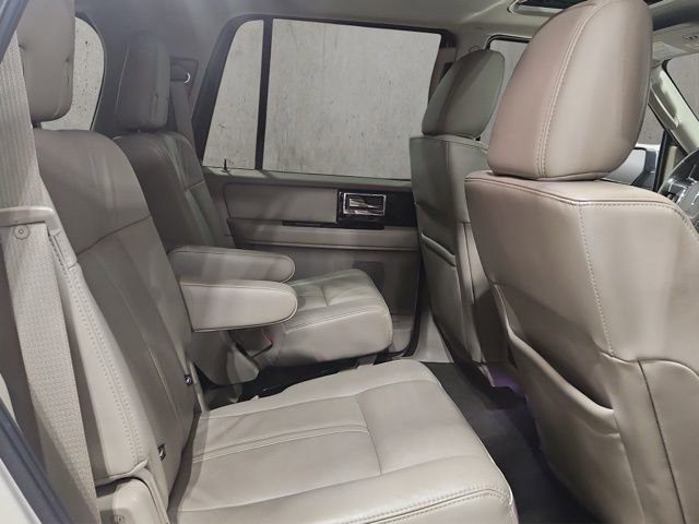 Used 2016 Lincoln Navigator Select image 21