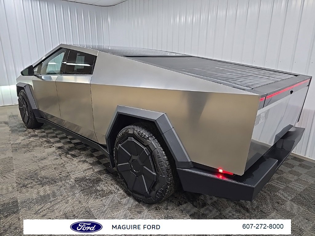 Used 2024 Tesla Cybertruck AWD Crew Cab image 9
