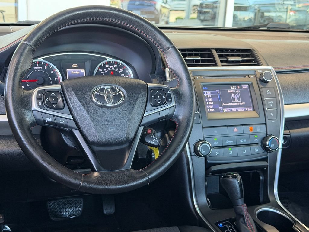 Used 2015 Toyota Camry SE FWD image 30