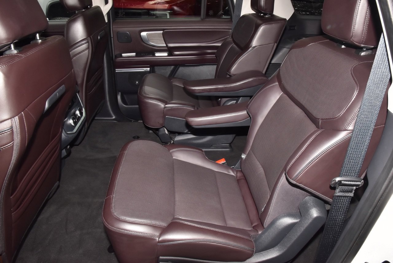 Used 2025 Ford Expedition Max Platinum w/ Platinum Ultimate Package AWD/4WD image 14