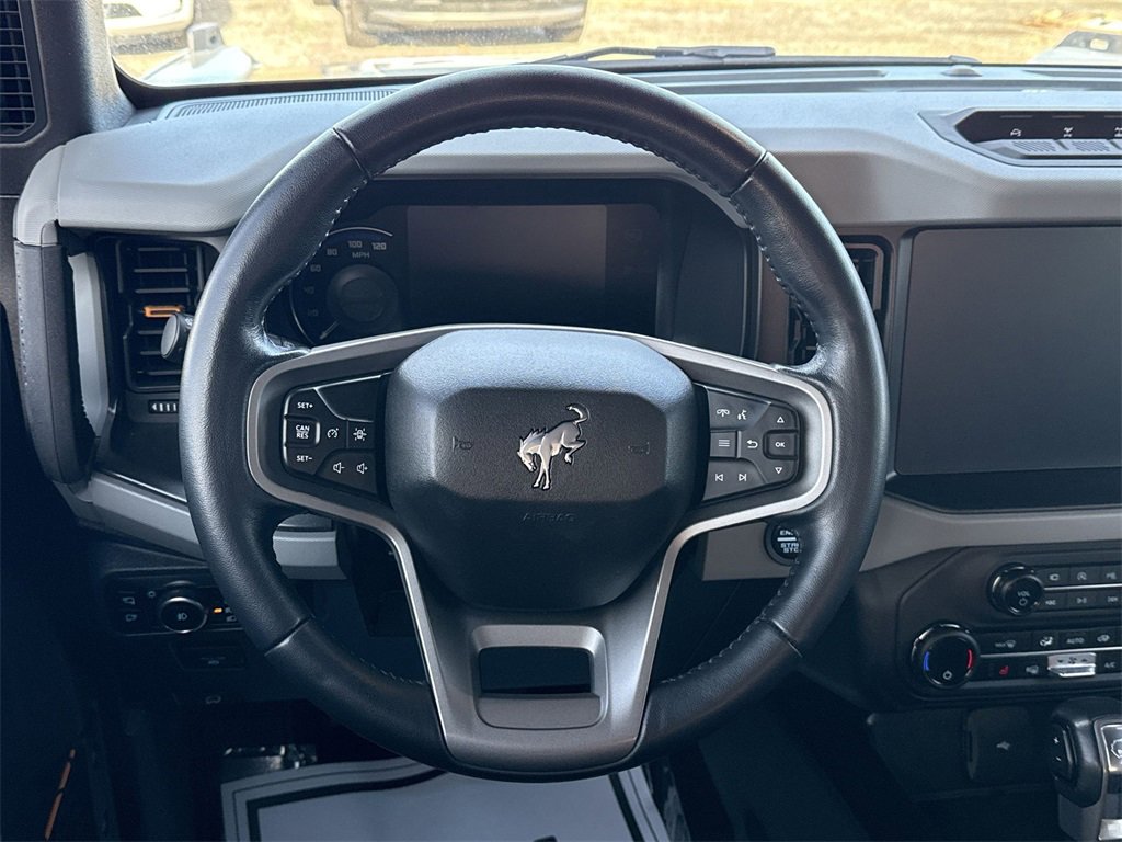 Used 2023 Ford Bronco Badlands image 11