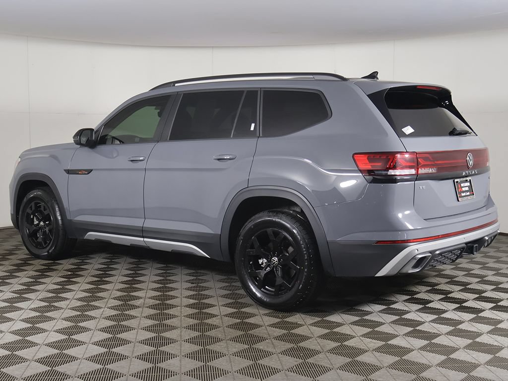 Used 2024 Volkswagen Atlas Peak Edition SE AWD/4WD image 10