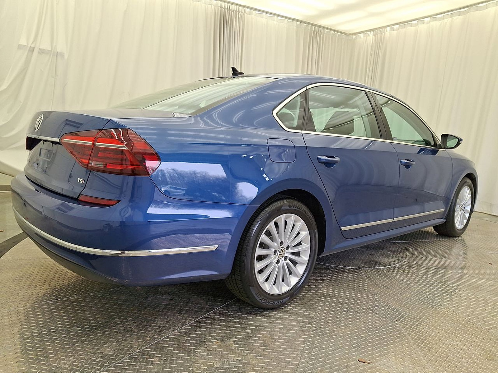 Used 2017 Volkswagen Passat 1.8T SE w/ SE Lighting Package image 25