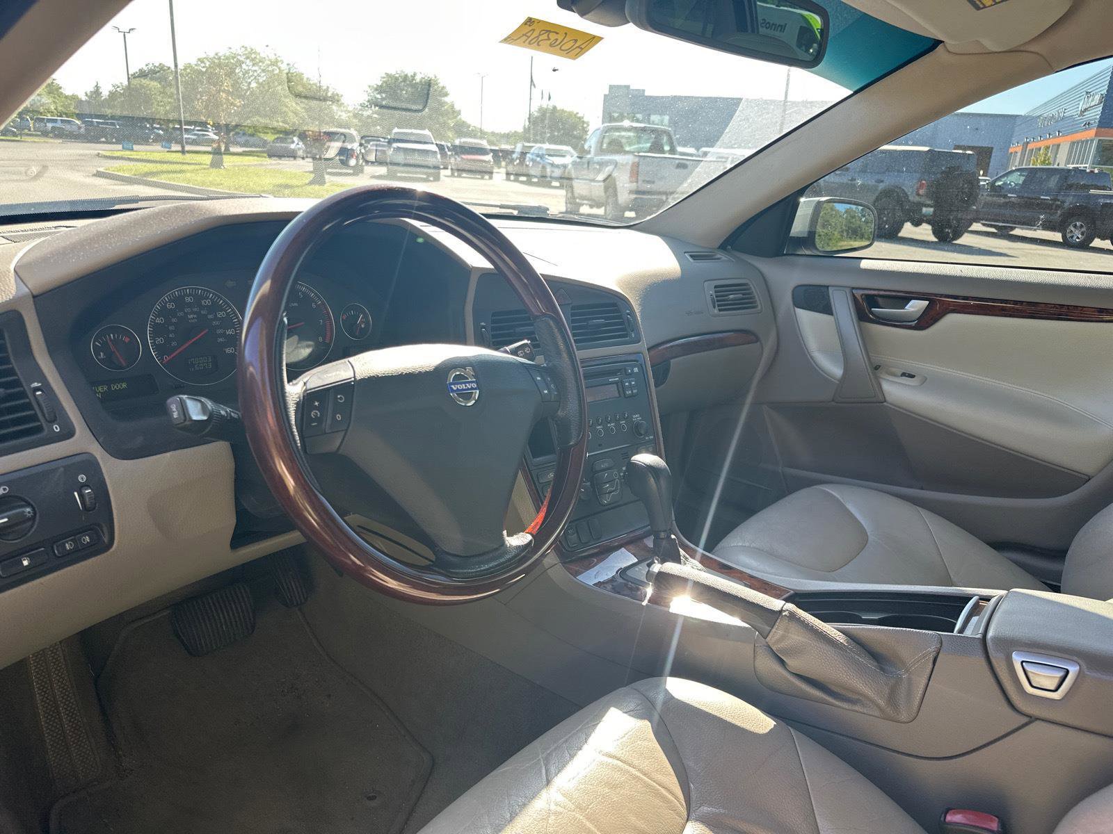 Used 2005 Volvo V70 2.5T FWD image 11