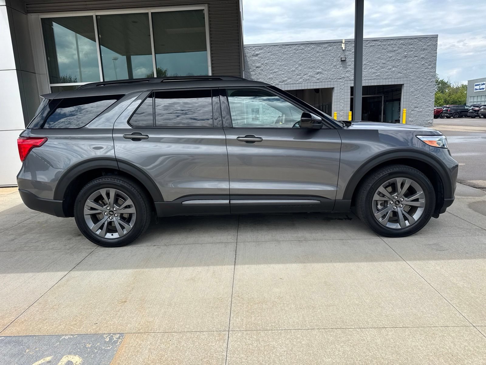 Certified 2023 Ford Explorer XLT w/ Equipment Group 202A AWD/4WD image 9