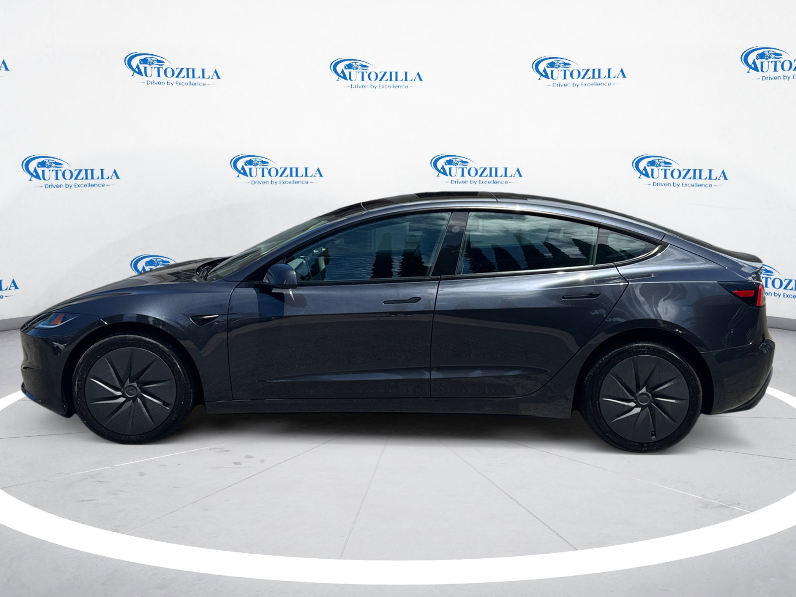 Used 2025 Tesla Model 3 RWD image 2