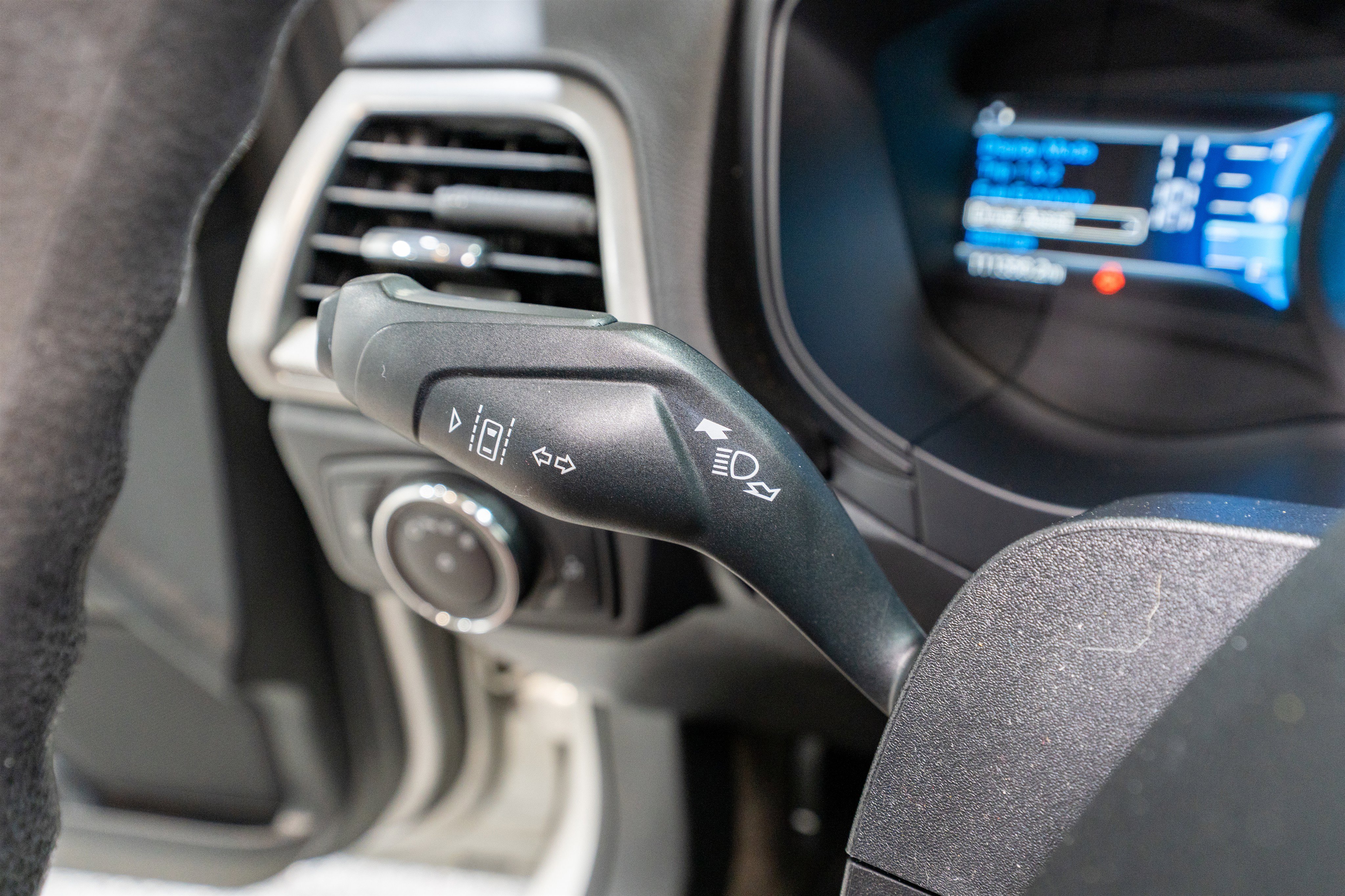 Used 2018 Ford Fusion SE FWD image 25