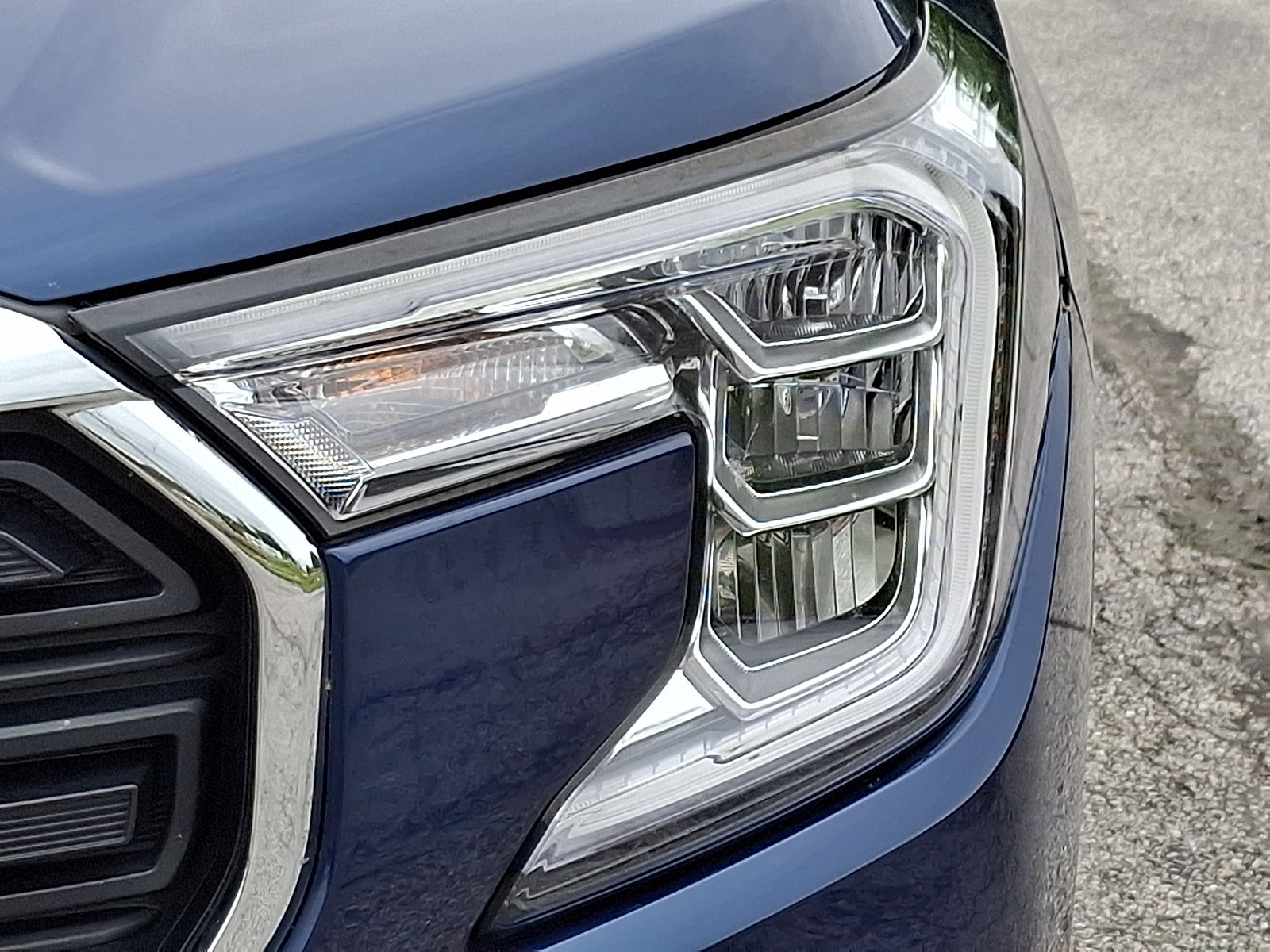 Used 2022 GMC Terrain SLE w/ Driver Convenience Package AWD/4WD image 9