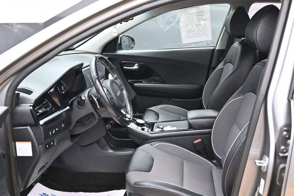 Used 2022 Kia Niro EX w/ Cold Weather Package FWD image 16