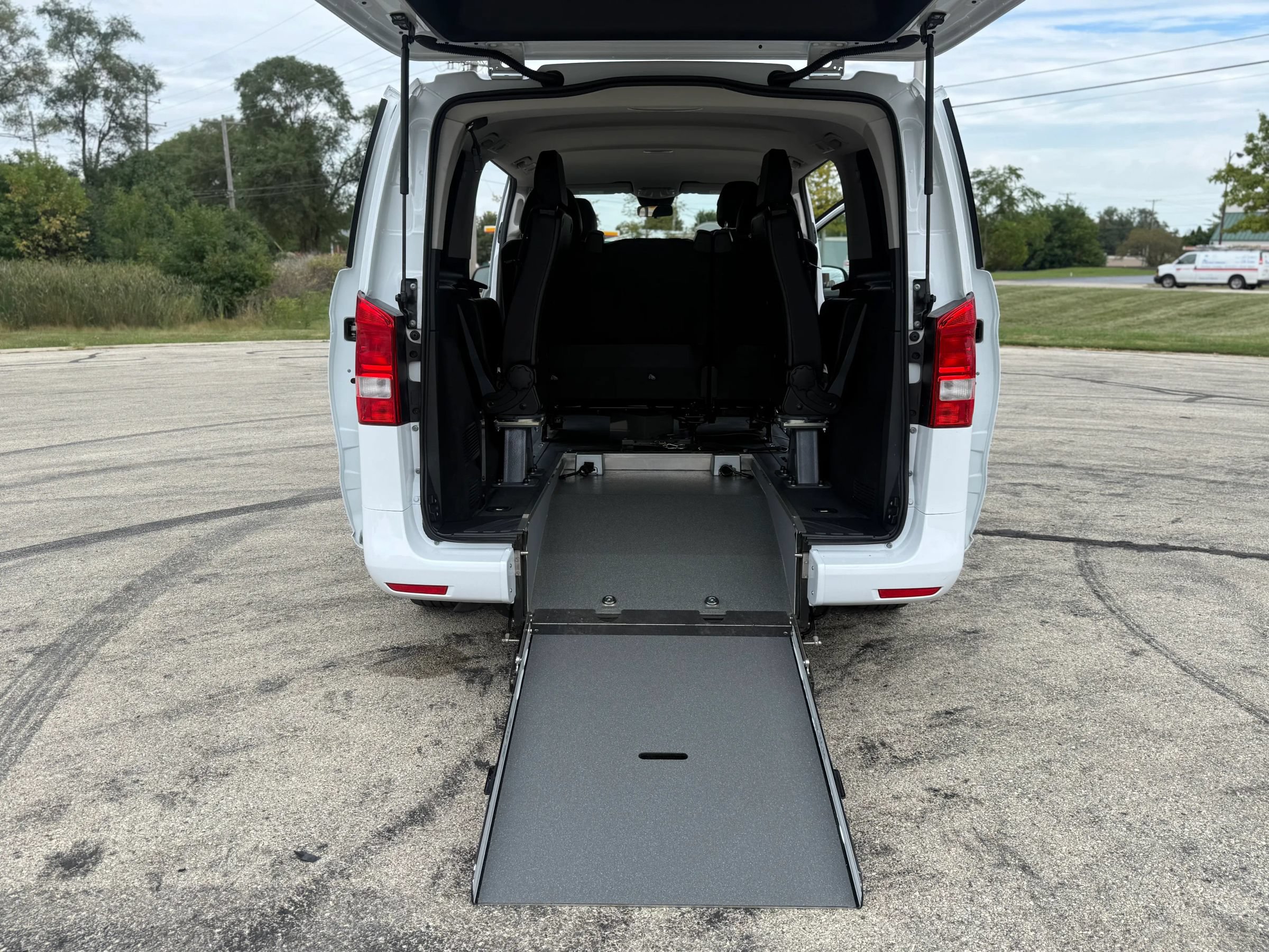 Used 2019 Mercedes-Benz Metris Passenger image 23