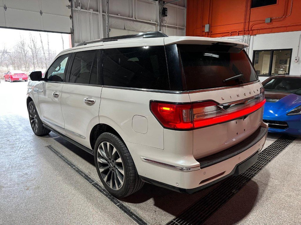 Used 2018 Lincoln Navigator Select w/ Technology Package image 3