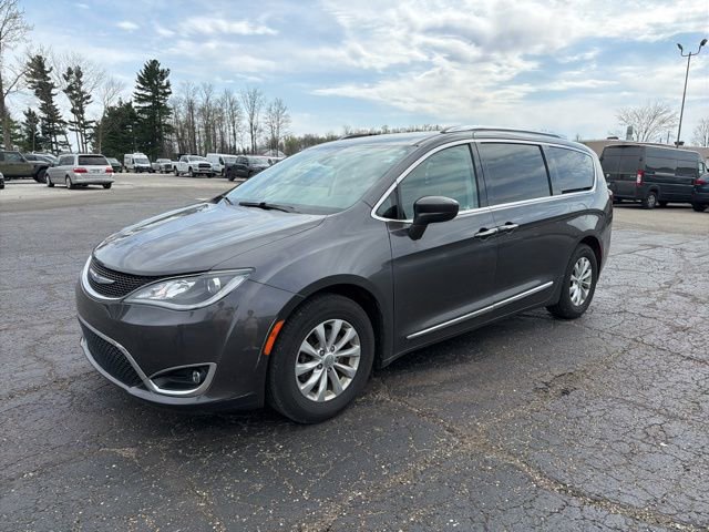 Used 2018 Chrysler Pacifica Touring-L Plus image 4
