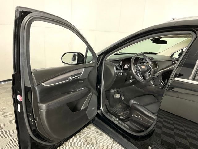 Used 2017 Cadillac XT5 Luxury w/ Driver Awareness Package image 24