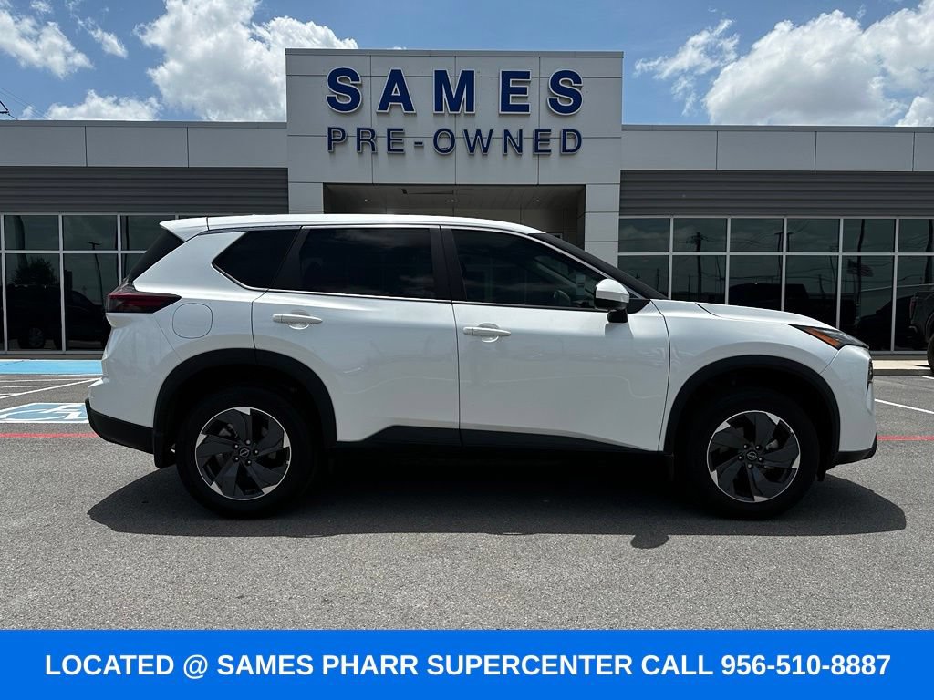 Used 2026 Nissan Rogue SV FWD image 2