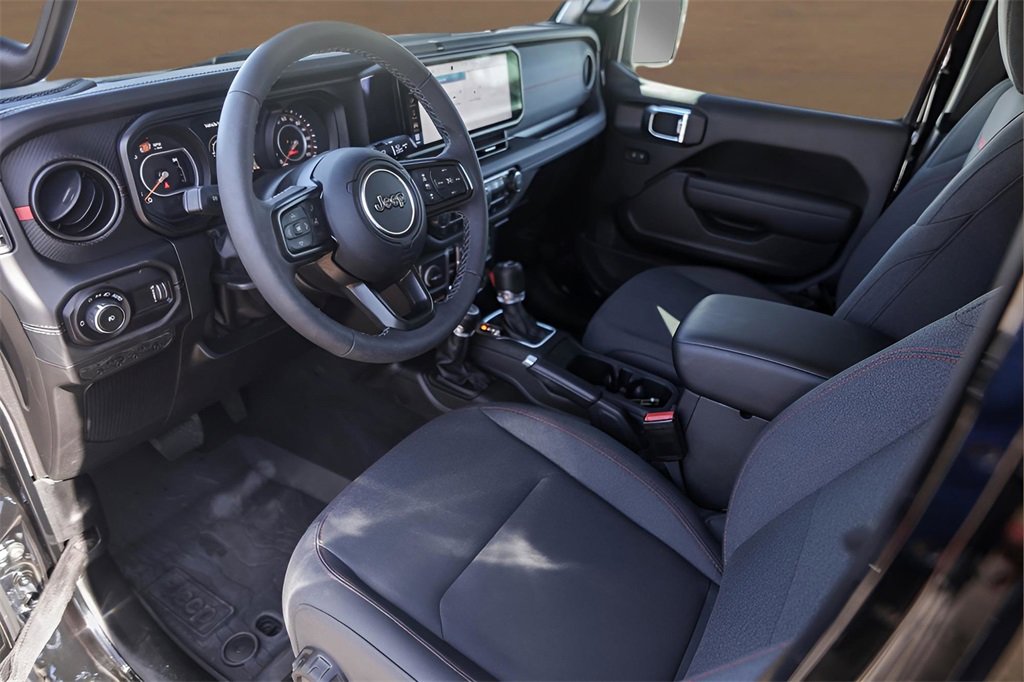 Used 2025 Jeep Wrangler Unlimited Rubicon w/ XTREMEE 35" Tire Package image 10