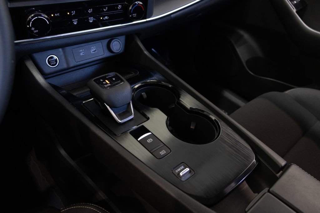 Used 2023 Nissan Rogue S image 31