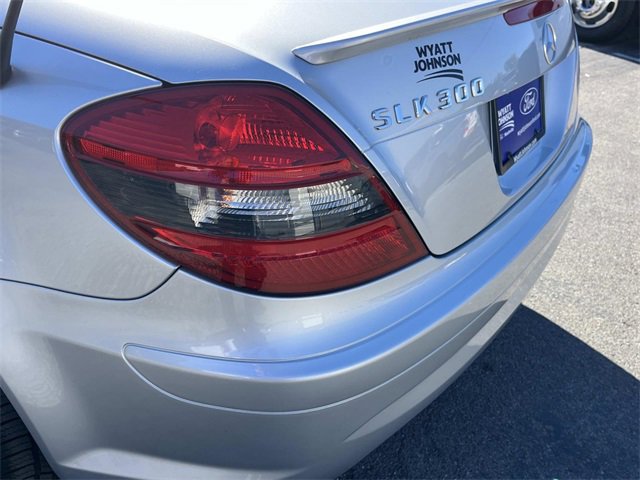 Used 2011 Mercedes-Benz SLK 300 image 10