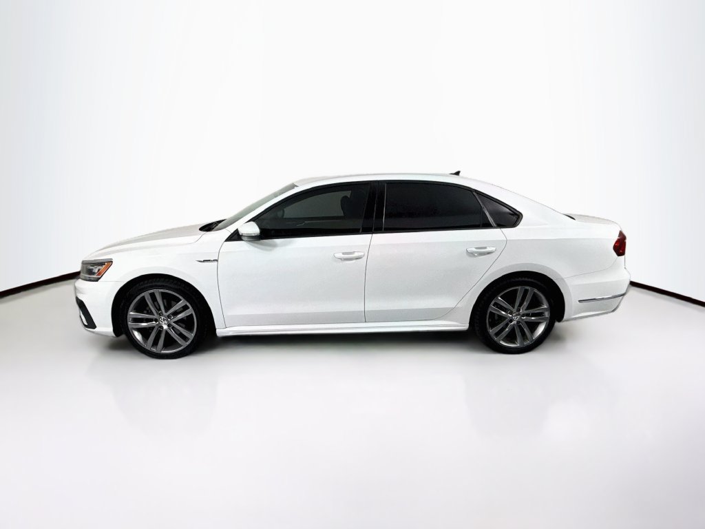Used 2018 Volkswagen Passat 2.0T R-Line w/ R-Line Lighting Package FWD image 8