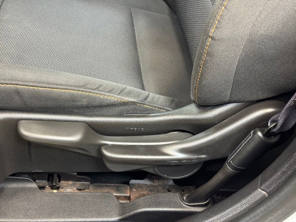 Used 2017 Chevrolet Cruze LS FWD image 12