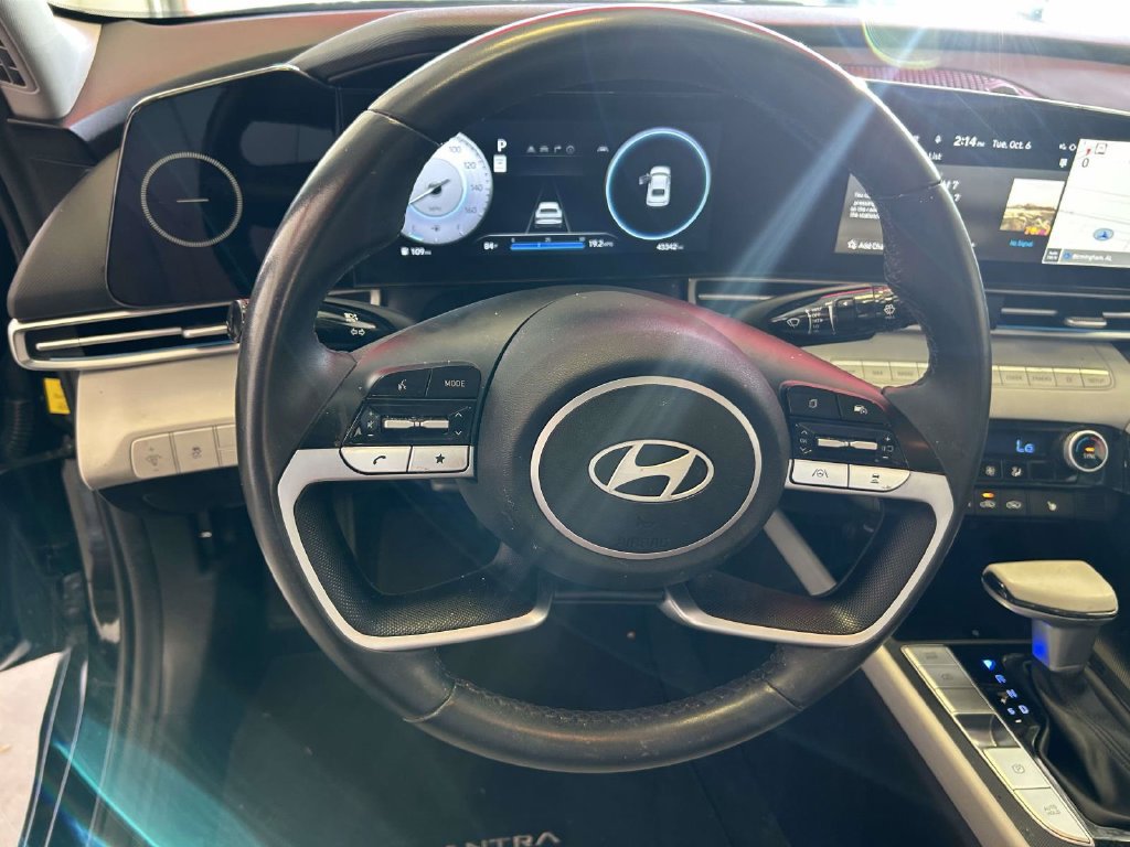 Used 2025 Hyundai Elantra Limited w/ Cargo Package FWD image 19