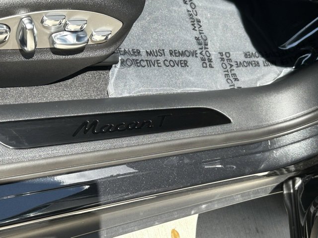 Certified 2025 Porsche Macan image 40