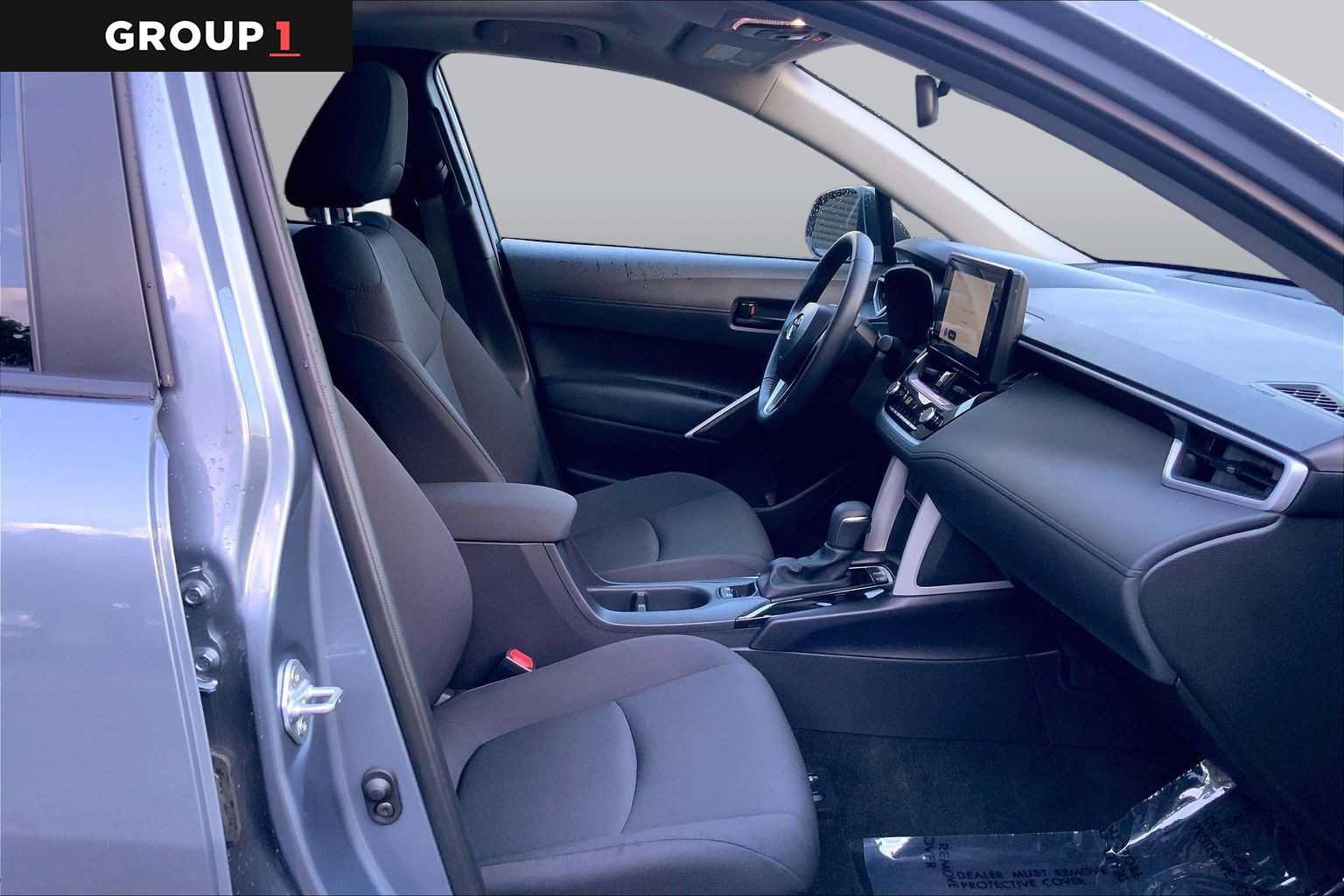 Used 2025 Toyota Corolla Cross LE w/ Moonroof Package AWD/4WD image 9
