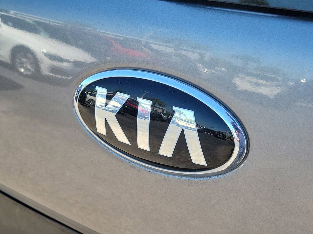 Used 2017 Kia Soul + image 6