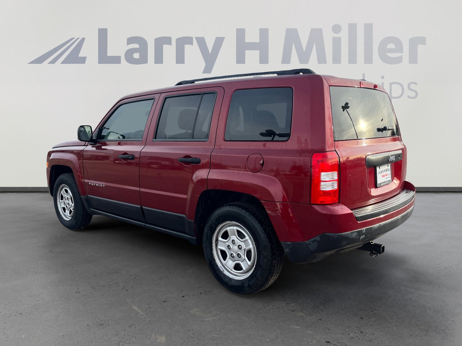 Used 2016 Jeep Patriot Sport image 3