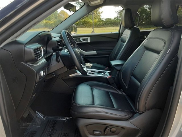 Used 2022 Ford Explorer XLT w/ Equipment Group 202A image 17