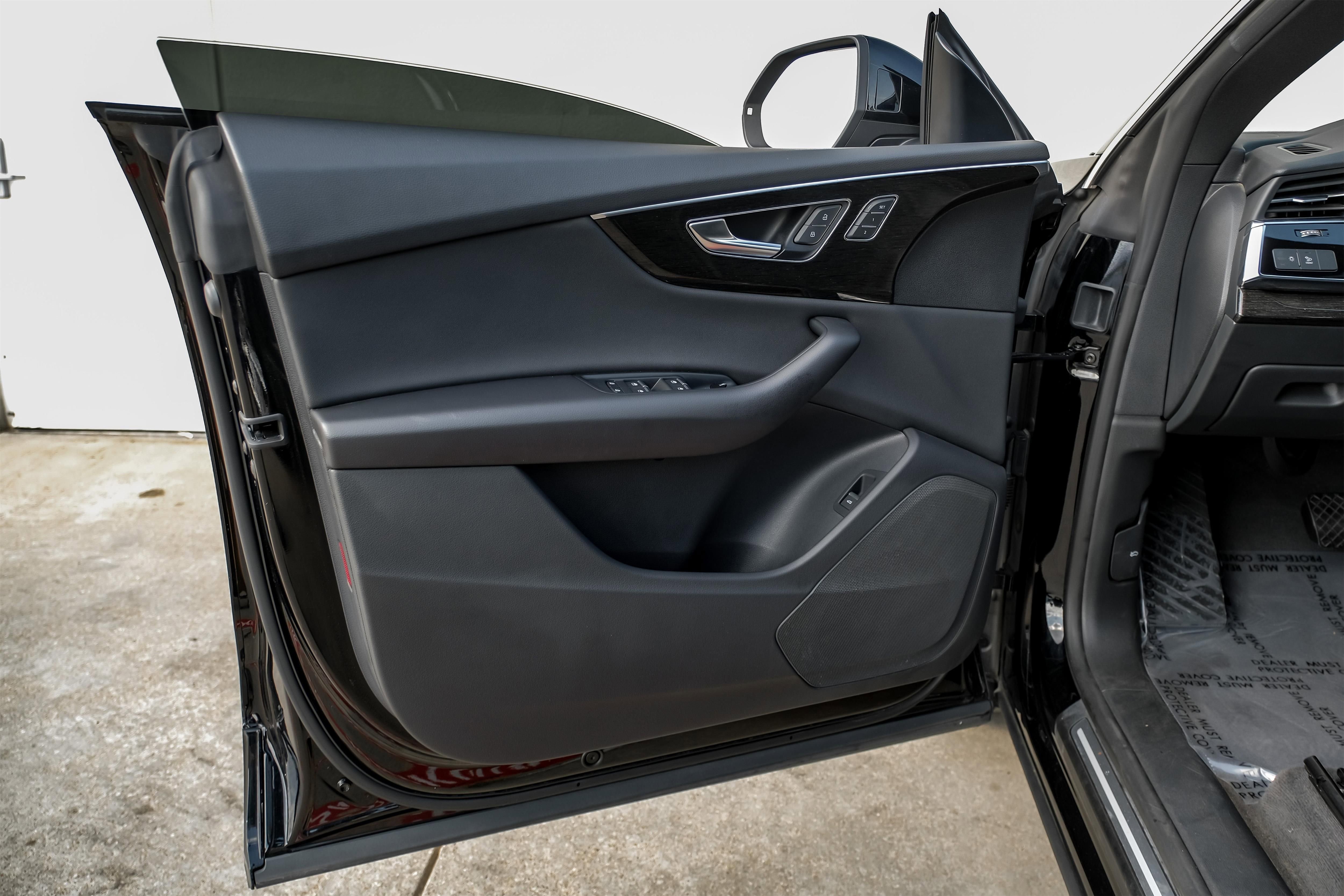 Used 2021 Audi Q8 Premium w/ Convenience Package image 39