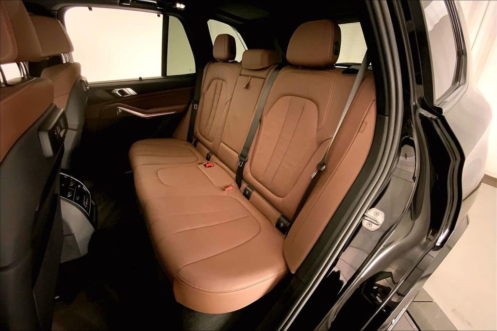 Used 2022 BMW X5 xDrive40i w/ M Sport Package AWD/4WD image 14