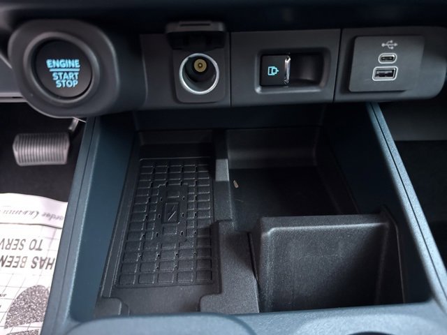 New 2025 Ford Maverick Lariat w/ Black Appearance Package image 24