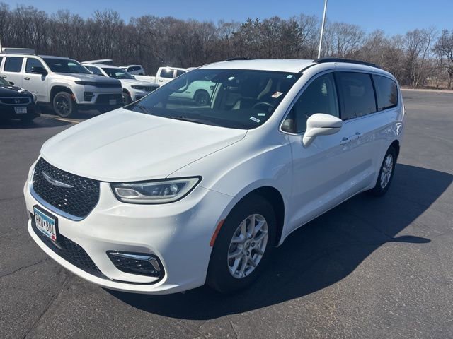 Used 2022 Chrysler Pacifica Touring-L image 4