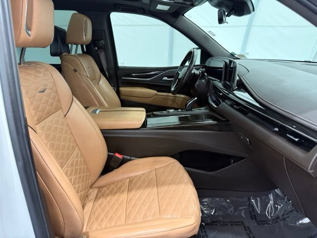 Used 2023 Cadillac Escalade ESV Premium Luxury w/ Performance Package AWD/4WD image 25