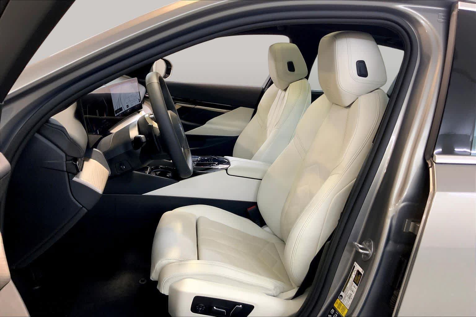 Used 2024 BMW 530i xDrive w/ Executive Package AWD/4WD image 7