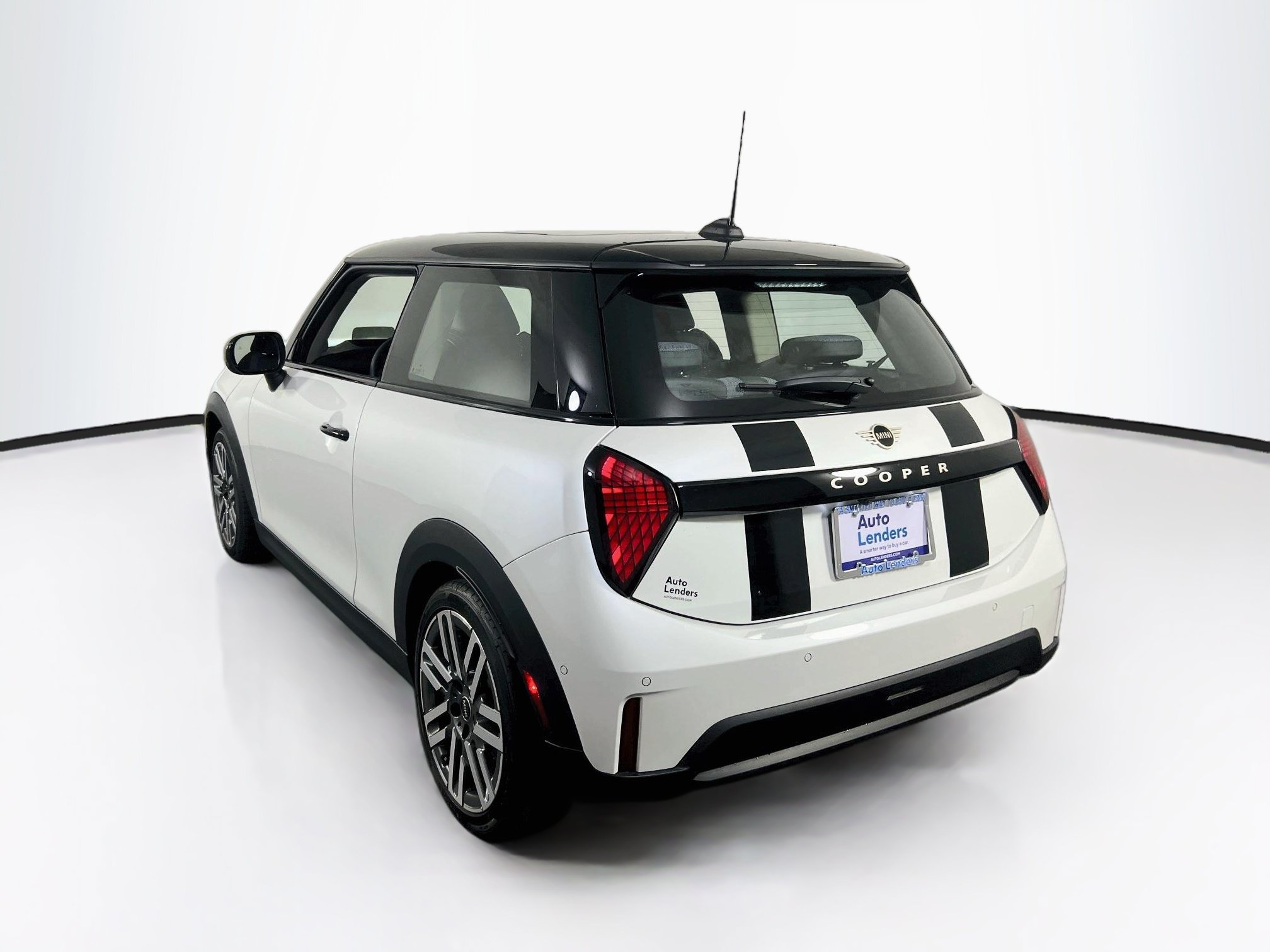 Used 2025 MINI Cooper 2-Door Hardtop FWD image 7