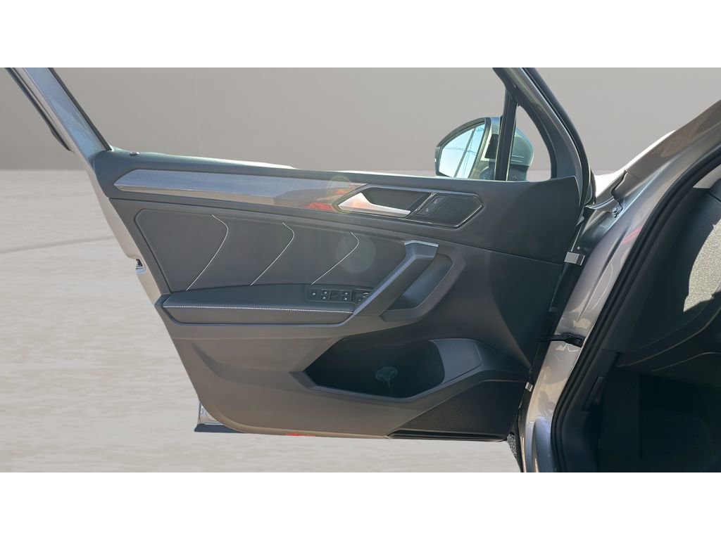 Used 2023 Volkswagen Tiguan SE image 26