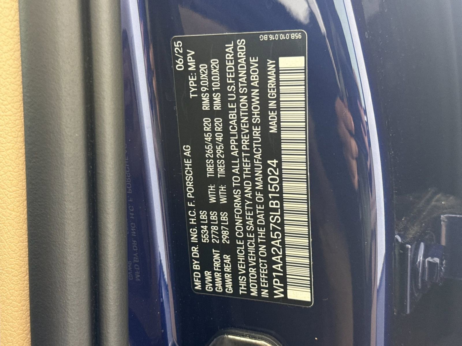 Certified 2025 Porsche Macan image 34