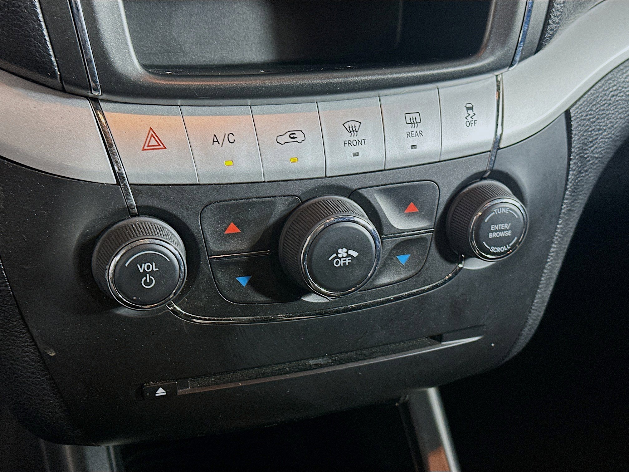 Used 2019 Dodge Journey SE image 23